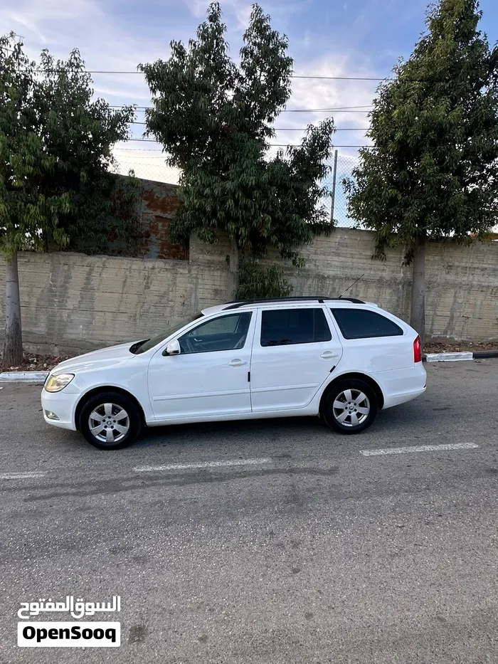 Skoda Octavia 2012 photo 2