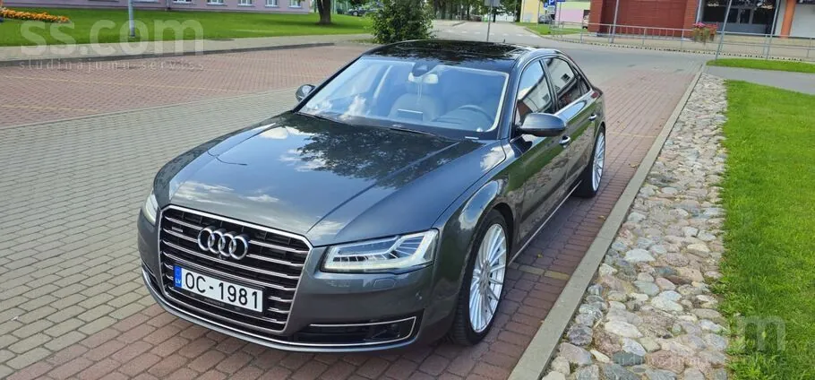 Audi A8 2015 photo 2
