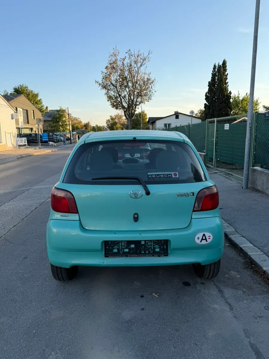 Toyota Yaris 2000 photo 3