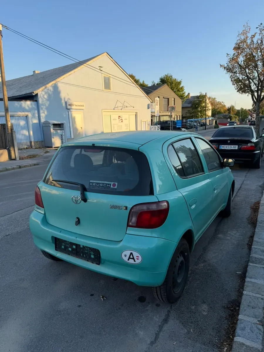 Toyota Yaris 2000 photo 2