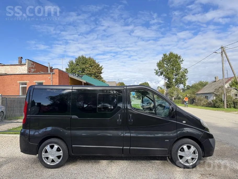 Opel Vivaro 2011 photo 4
