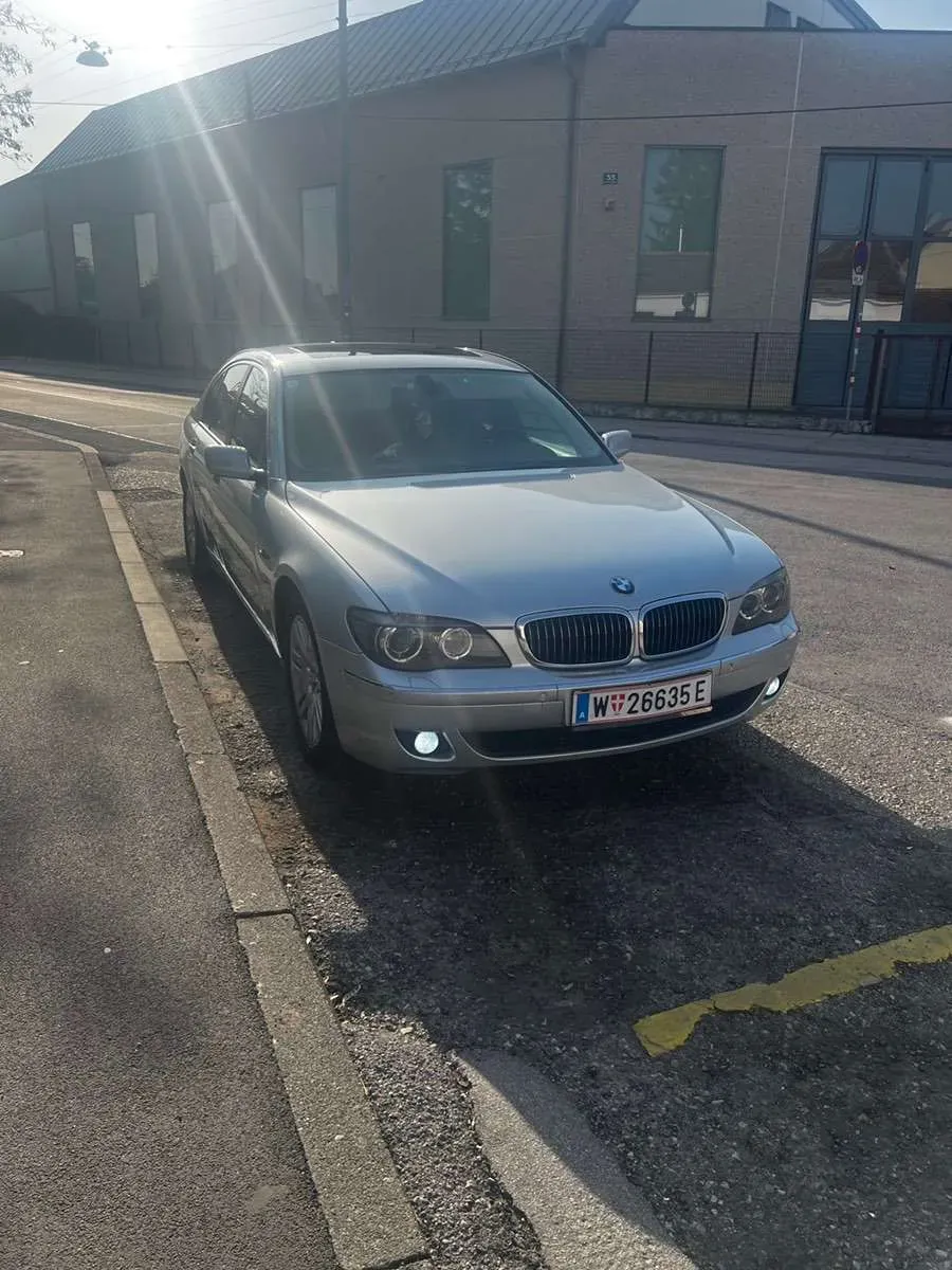 BMW 7 Series 2008 photo 2