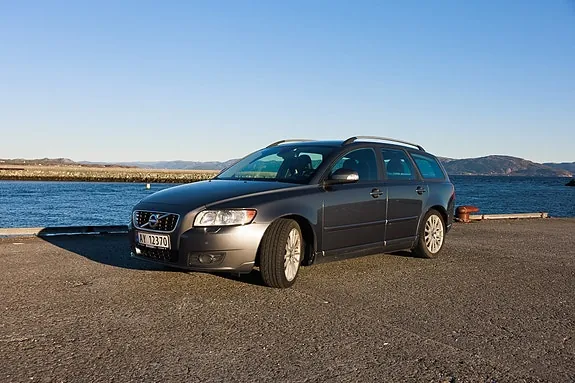 Volvo V50 2011 photo 2