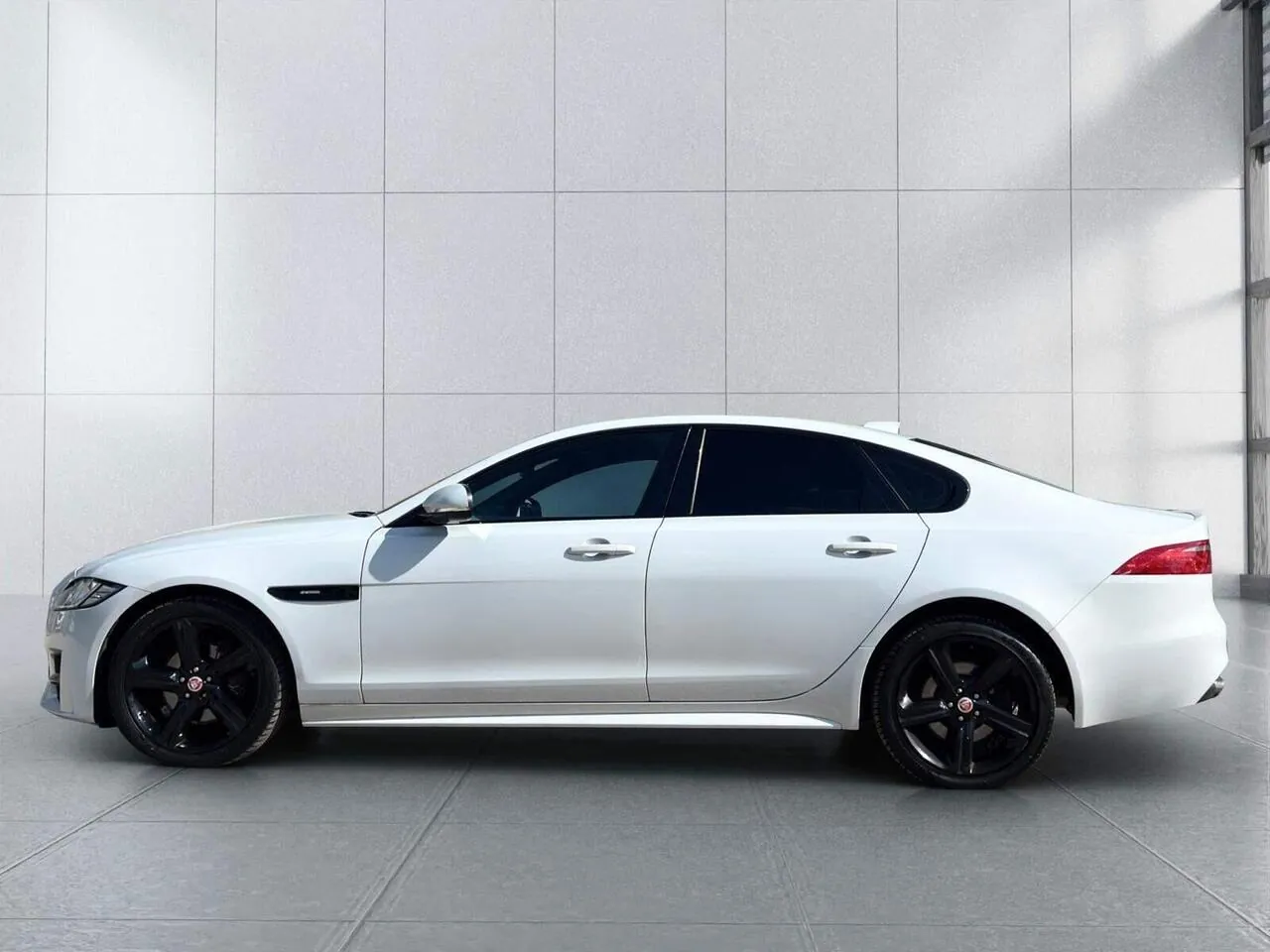 Jaguar Xf 2018 photo 3