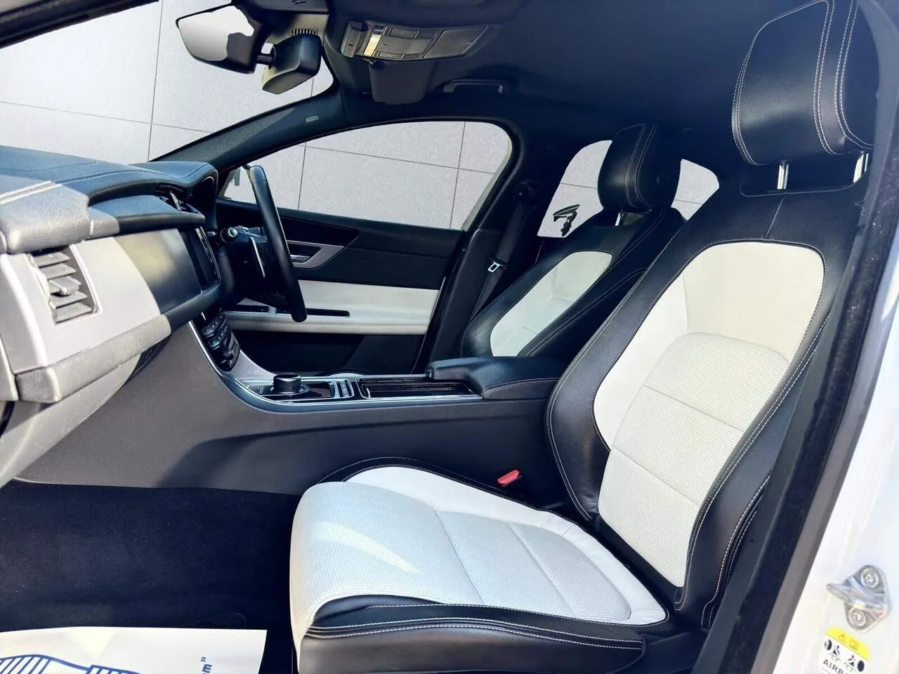 Jaguar Xf 2018 photo 2