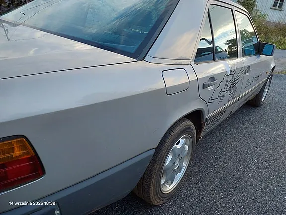 Mercedes-Benz 300 E 1985 photo 3