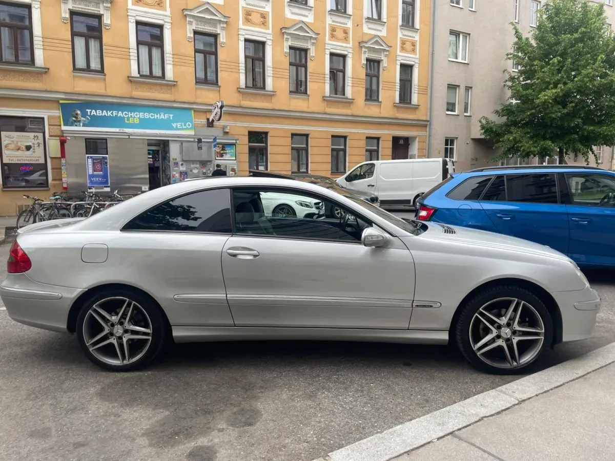 Mercedes-Benz Clk-Class 2005 photo 3