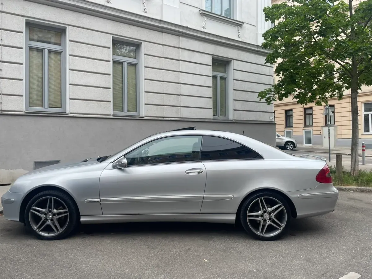 Mercedes-Benz Clk-Class 2005 photo 2