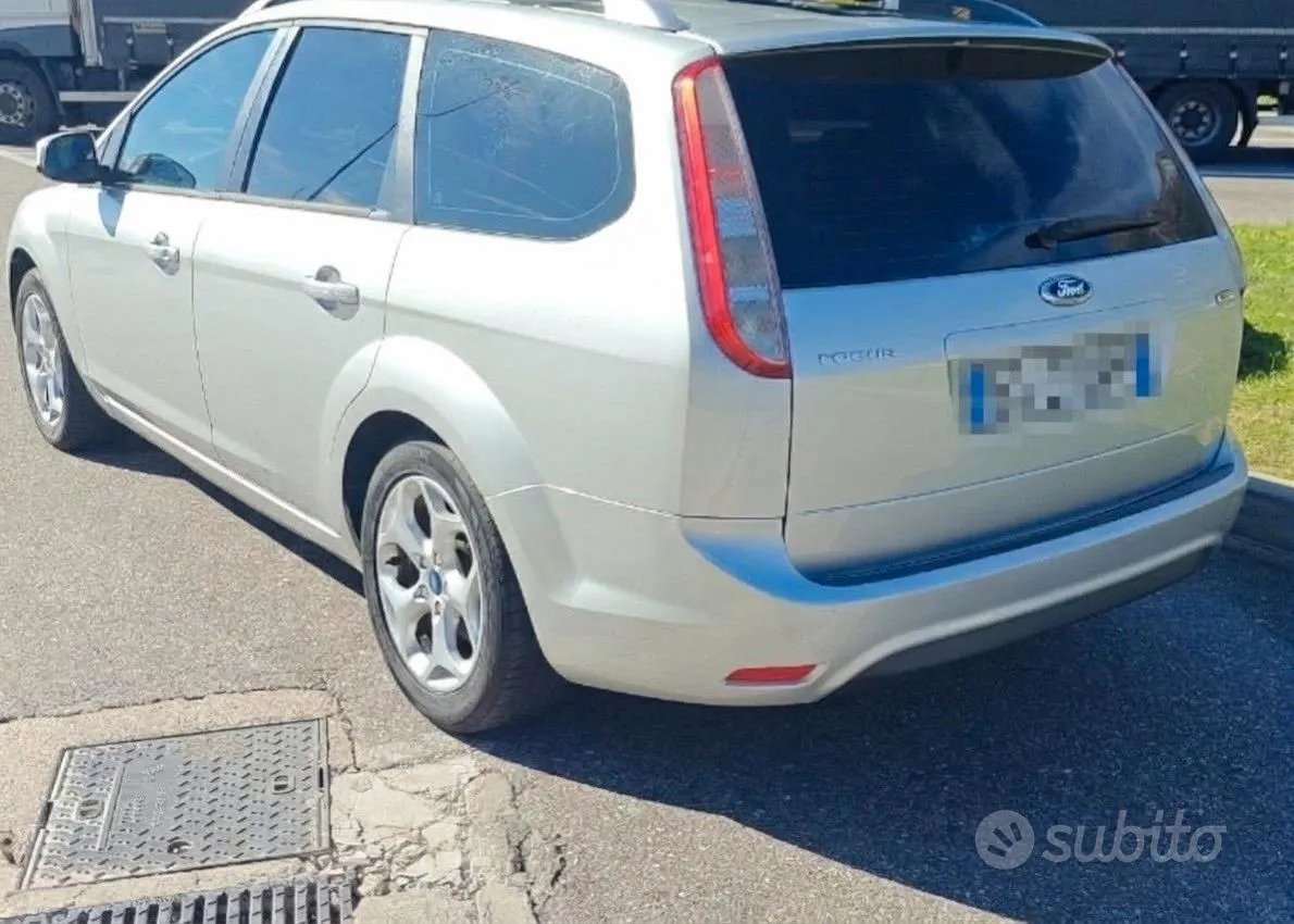Ford Focus 2011 photo 3