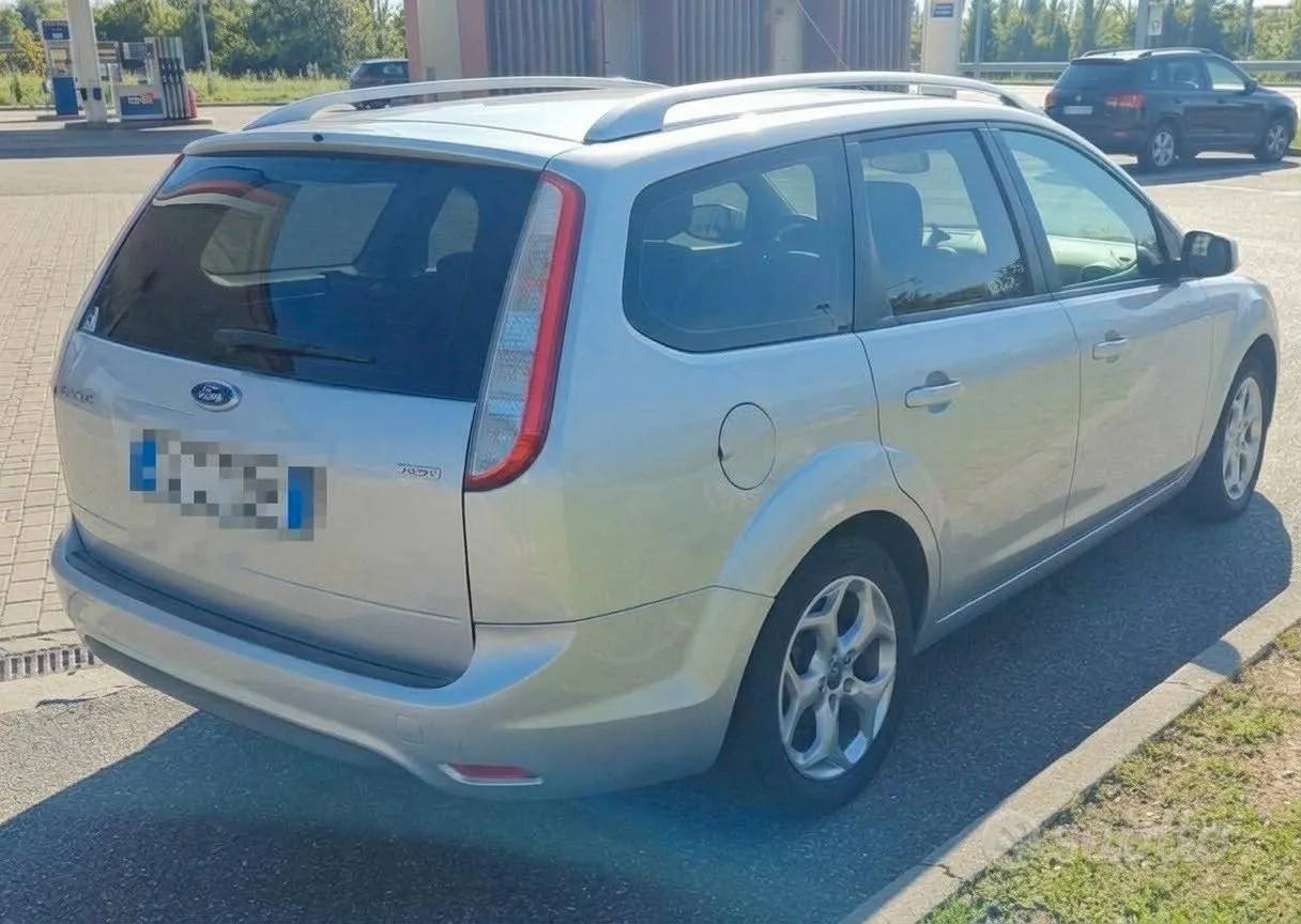 Ford Focus 2011 photo 2