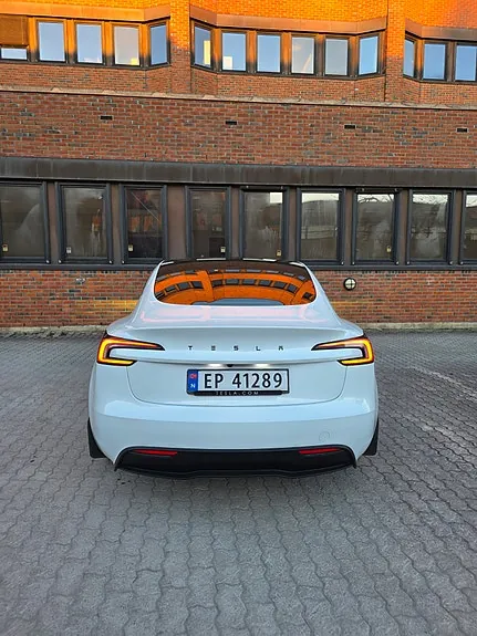 Tesla Model 3 2026 photo 2