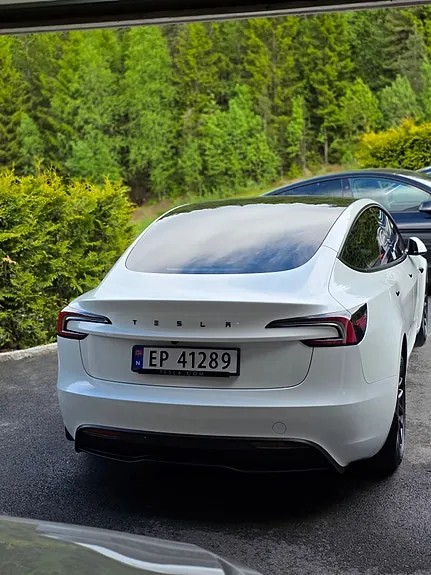 Tesla Model 3 2026 photo 3