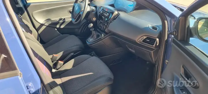Lancia Ypsilon 2018 photo 2