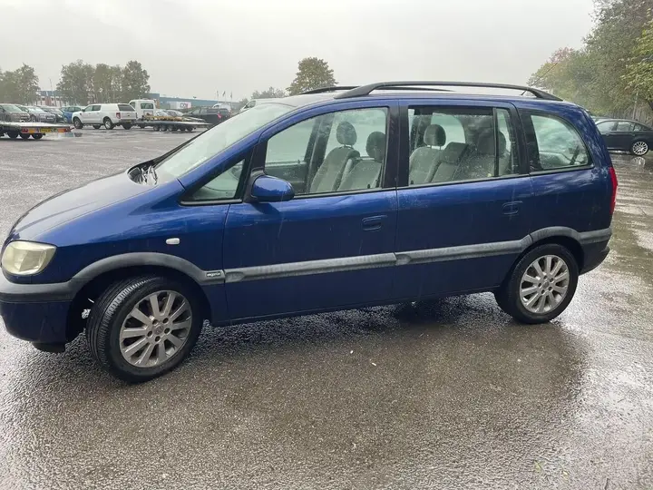 Vauxhall Zafira 2003 photo 3