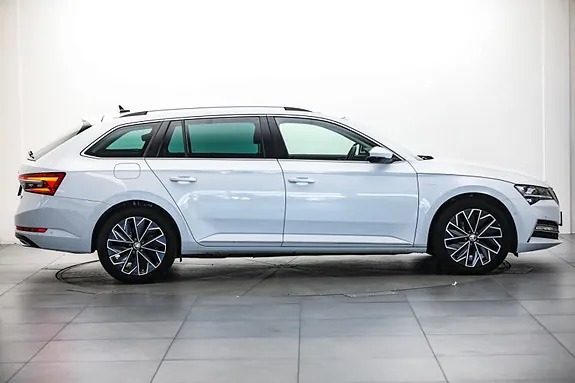 Skoda Superb 2021 photo 4