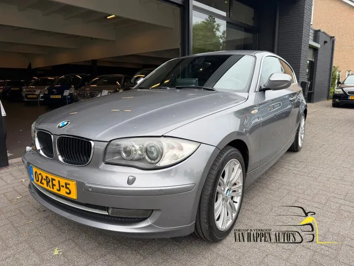 BMW 1 Series 2011 photo 2