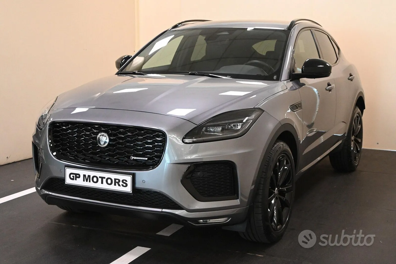 Jaguar E-Pace 2023 photo 2
