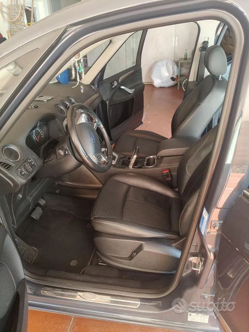 Ford Galaxy 2014 photo 2