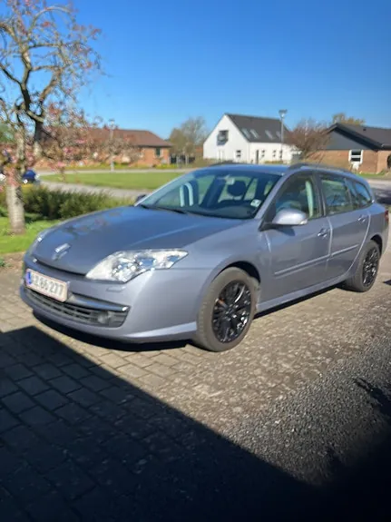 Renault Laguna 2009 photo 2