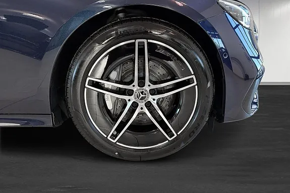 Mercedes-Benz E300 2026 photo 5