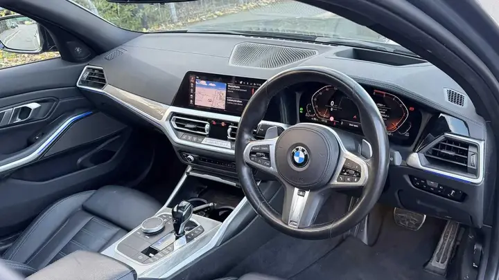 BMW 3 Series 2019 photo 3