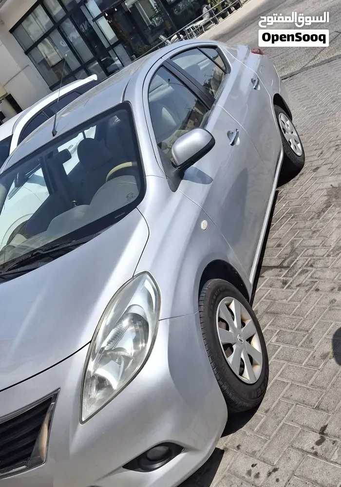 Nissan Sunny 2012 photo 4
