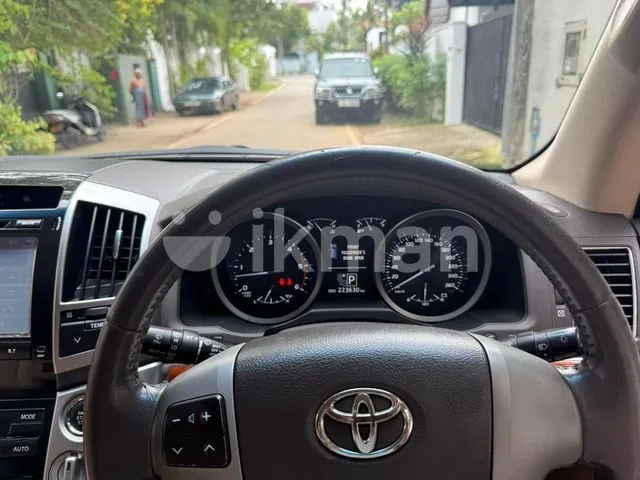 Toyota Land Cruiser 2013 photo 4