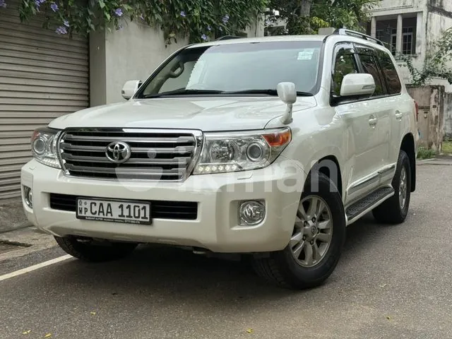 Toyota Land Cruiser 2013 photo 2