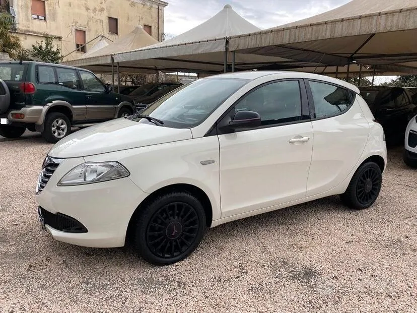 Lancia Ypsilon 2013 photo 3