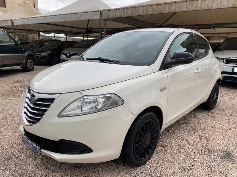 Lancia Ypsilon 2013 photo 2