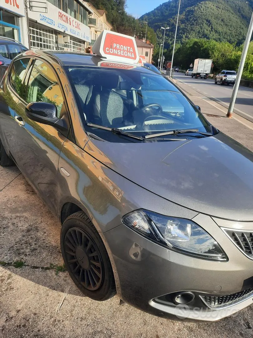 Lancia Ypsilon 2022 photo 2