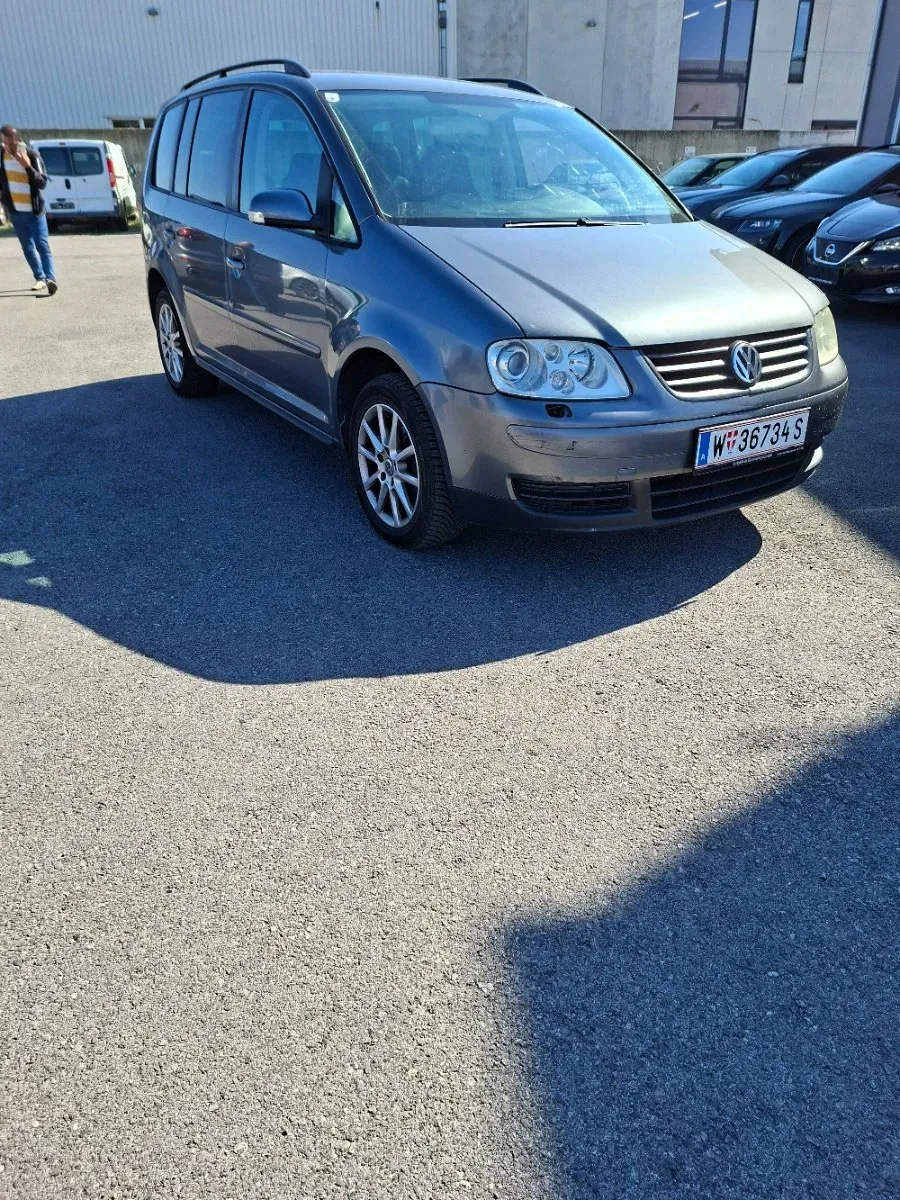 Volkswagen Touran 2006 photo 2
