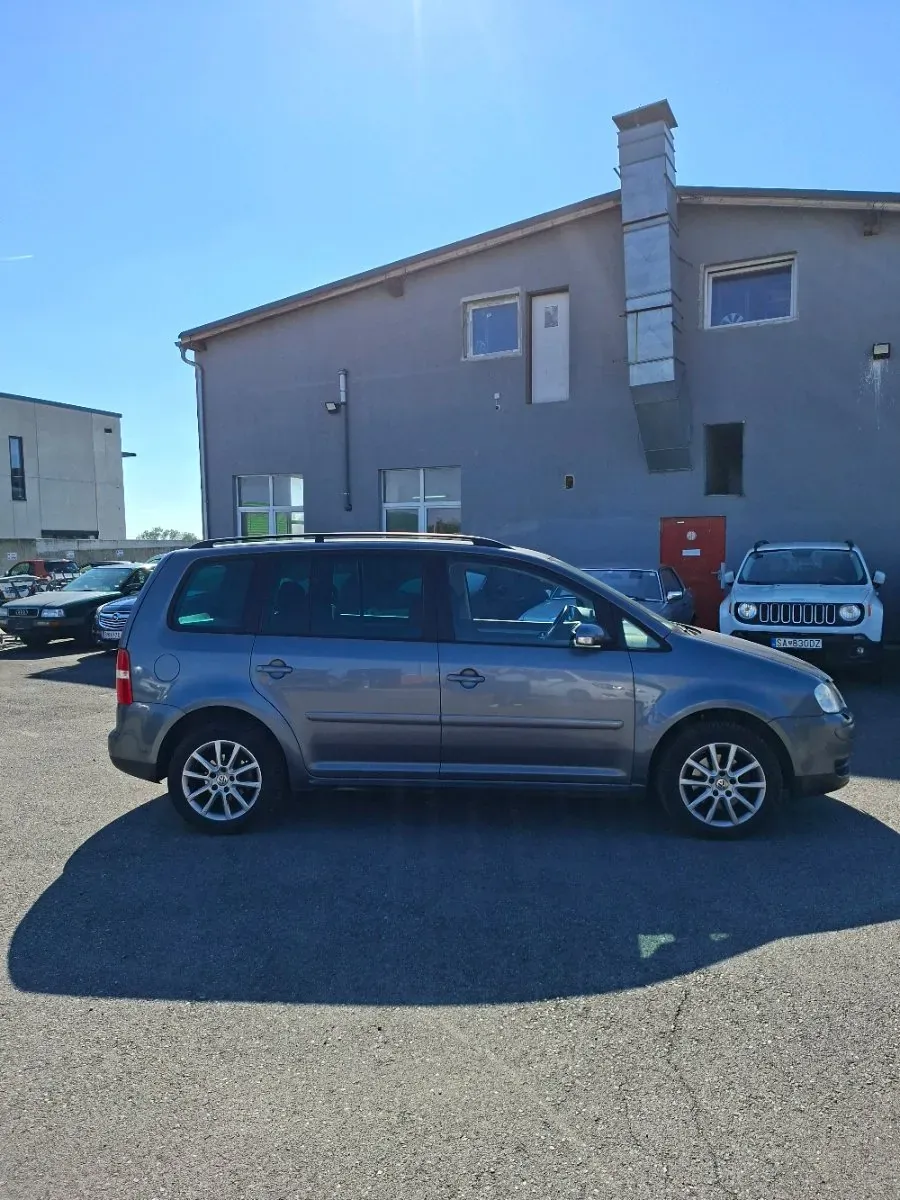 Volkswagen Touran 2006 photo 3