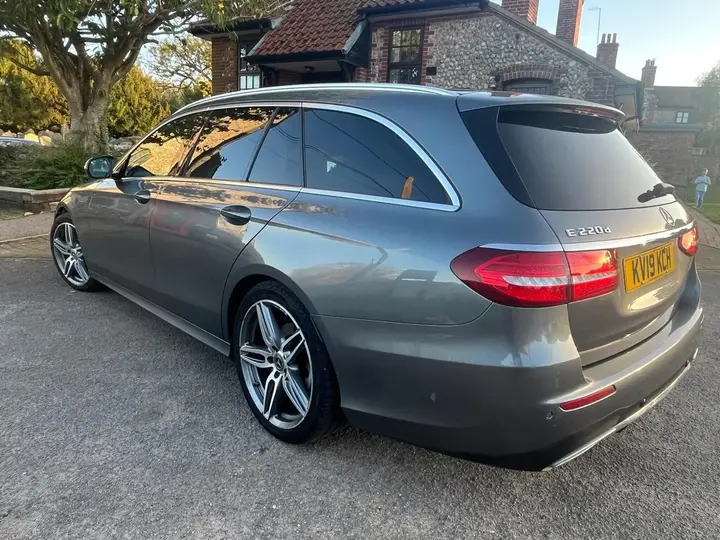 Mercedes-Benz E-Class 2019 photo 5