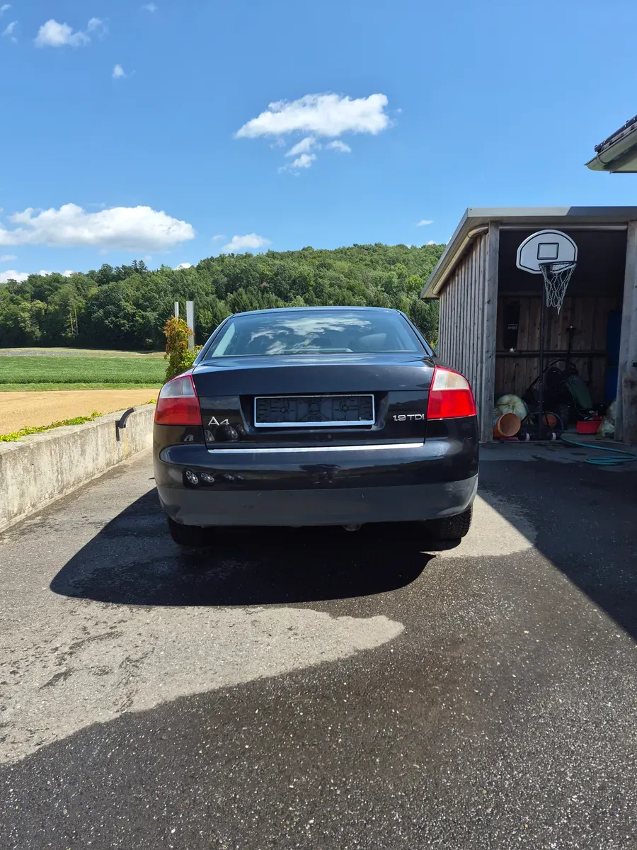 Audi A4 2003 photo 2
