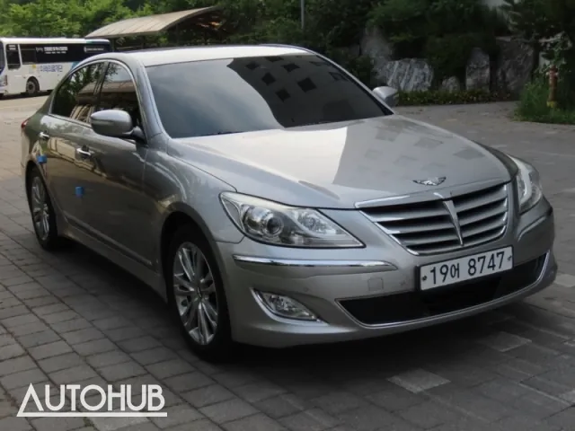 Hyundai Genesis 2011 photo 2