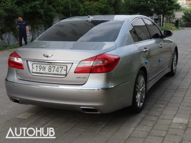 Hyundai Genesis 2011 photo 3