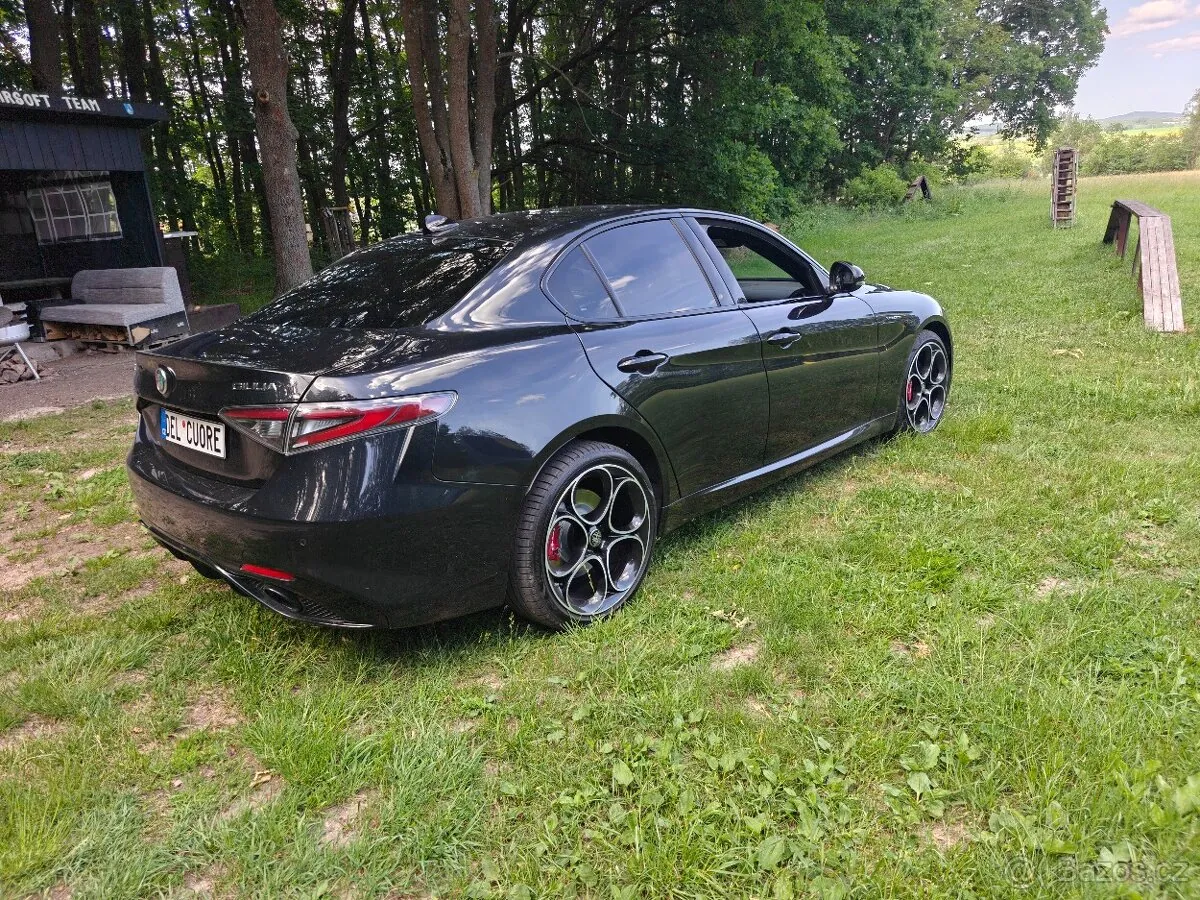 Alfa Romeo Giulia 2025 photo 2