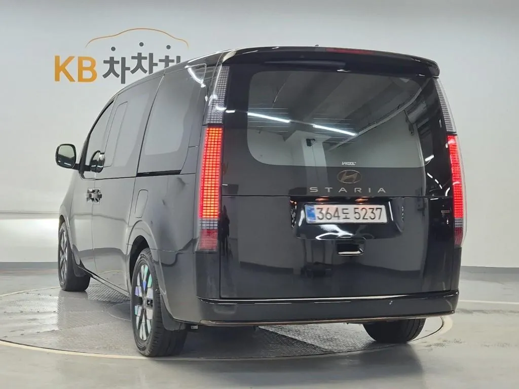 Hyundai Staria 2025 photo 2