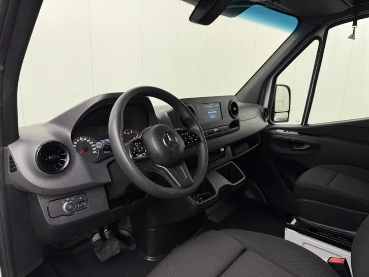 Mercedes-Benz Sprinter 2024 photo 3