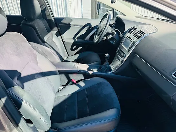 Toyota Avensis 2015 photo 5