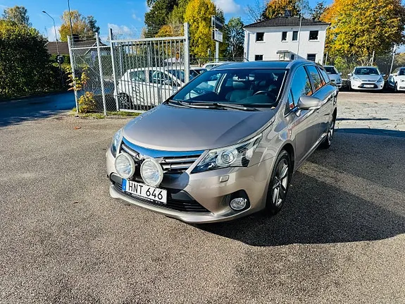 Toyota Avensis 2015 photo 2
