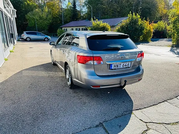 Toyota Avensis 2015 photo 4