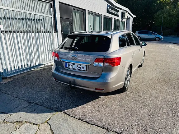 Toyota Avensis 2015 photo 3