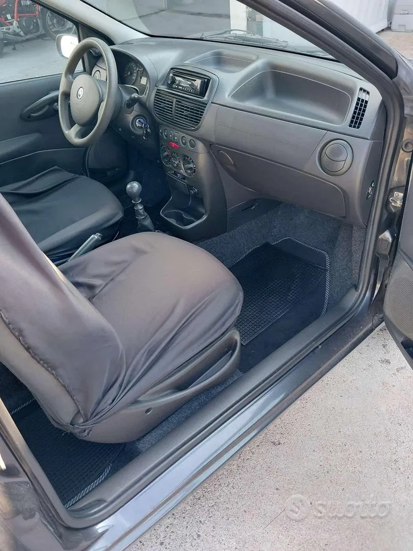 Fiat Punto 2005 photo 4