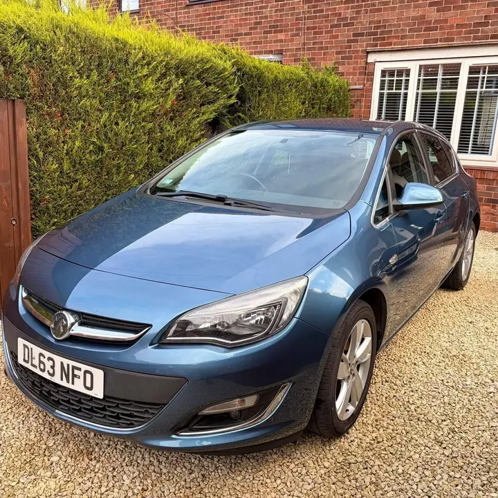 Vauxhall Astra 2014 photo 3