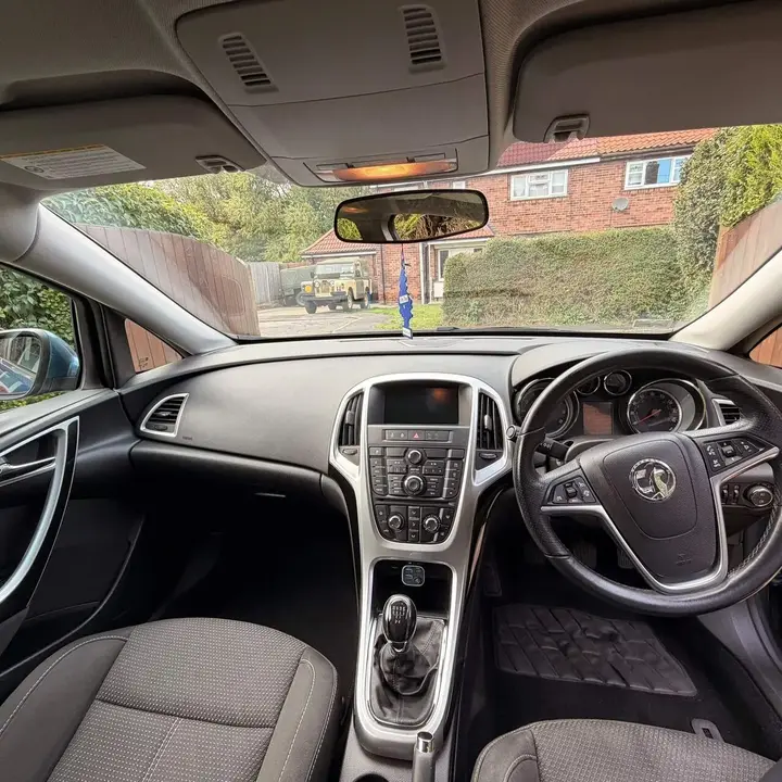 Vauxhall Astra 2014 photo 5