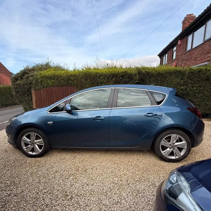 Vauxhall Astra 2014 photo 4