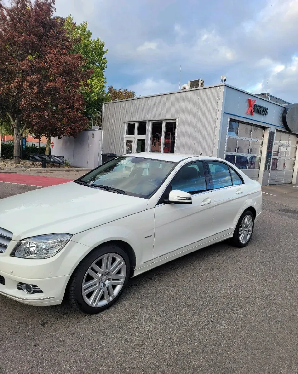 Mercedes-Benz C-Class 2010 photo 2