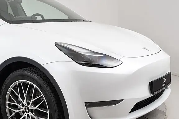 Tesla Model Y 2023 photo 3